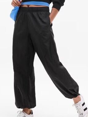 Athleta Lunar Sheen Utility Mid Rise Pant in Black - Large - NWT